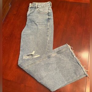 Jeans with knee rips